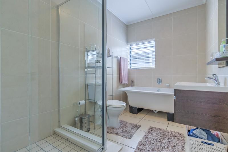 To Let 3 Bedroom Property for Rent in Somerset West Western Cape